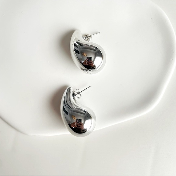 Water drop tear silver earrings NEW - Picture 1 of 2